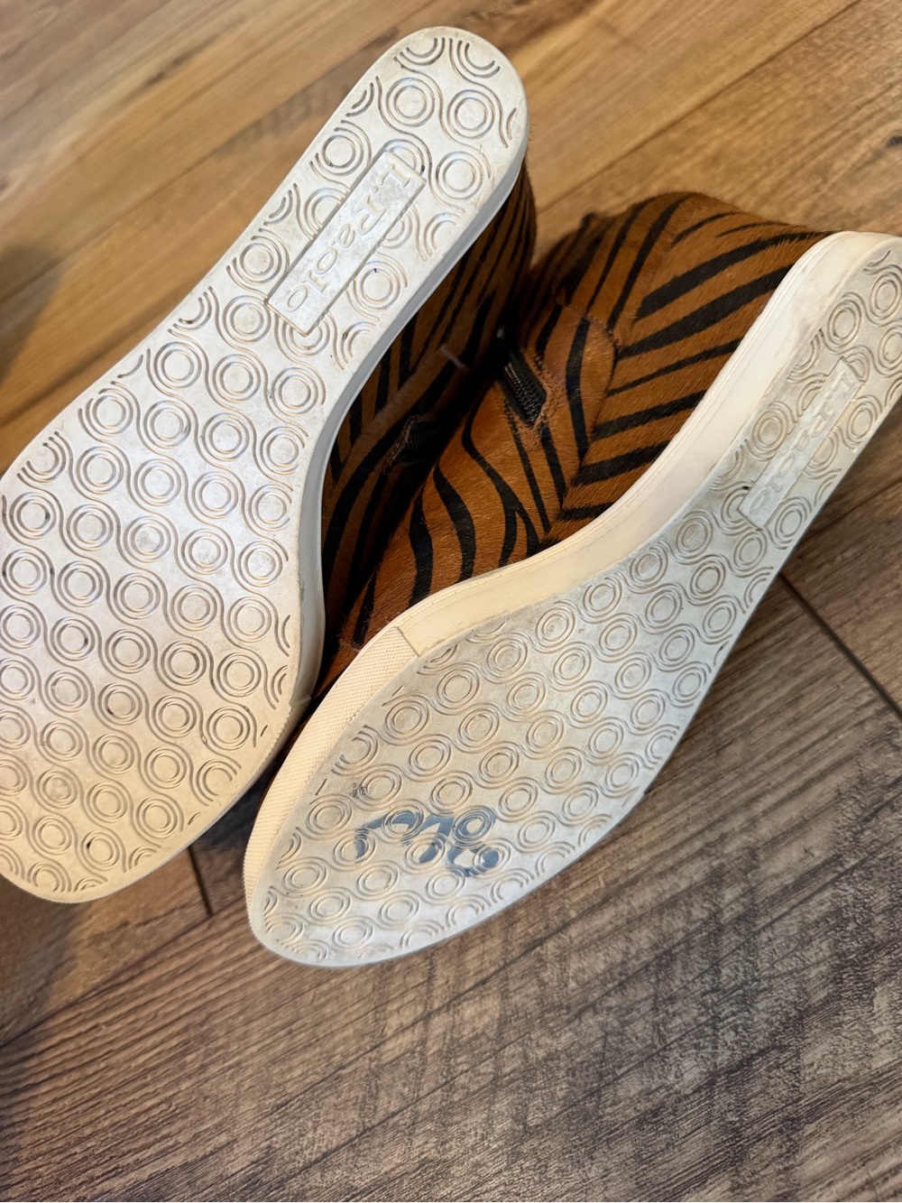 Linea Paolo Anna Tiger Print Calf Hair Wedge Sneaker Bootie Size 7.5 M - Picture 10 of 12